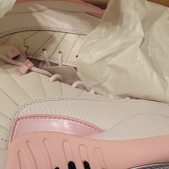Jordan Kids Sneakers in White and Light Pink - Picture 11 of 13